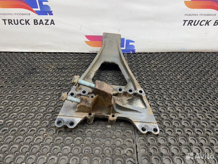 Кронштейн реактивной тяги правый
