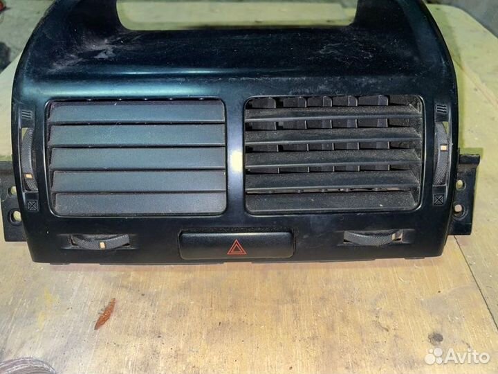 Консоль центральная в сборе с аварийной кнопкой и