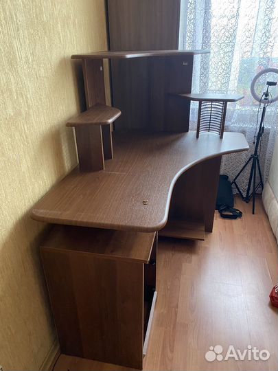 Письменный стол