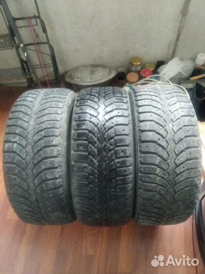 Bridgestone Blizzak Spike-01 215/50 R17