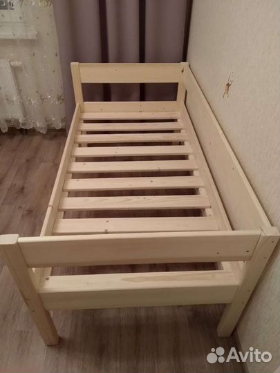 Кровать из массива сосны новая