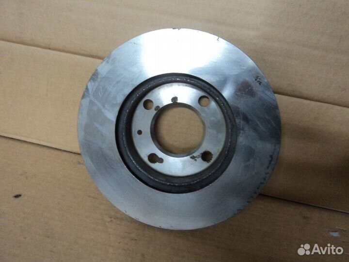 Тормозной диск передний Volkswagen Golf 3