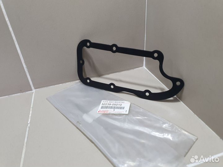 Рамка решётки бампера Toyota Avensis 1 1997-03