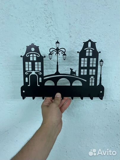 Ключница настенная металлическая