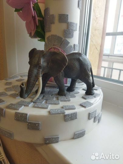 Фигурка слона
