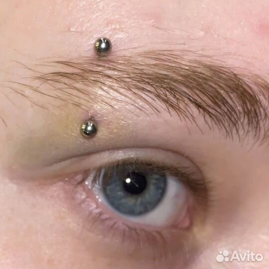 Мастер пирсинга