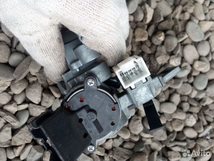 Замок зажигания Mitsubishi L200