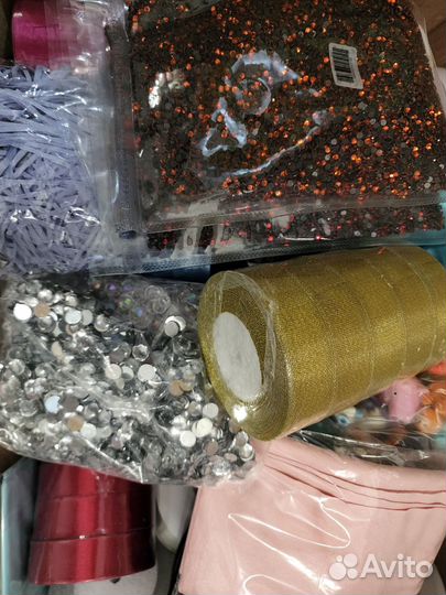 Ленты и стразы