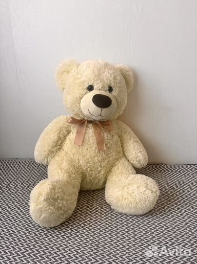 Большой плюшевый мишка