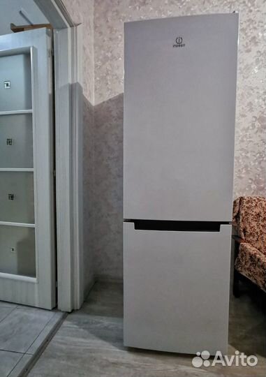 Холодильник бу indesit