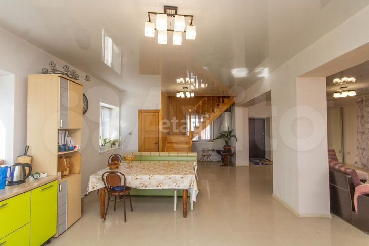 Дом 196,4 м² на участке 4 сот.