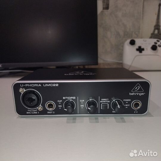 Звуковая карта Behringer umc22