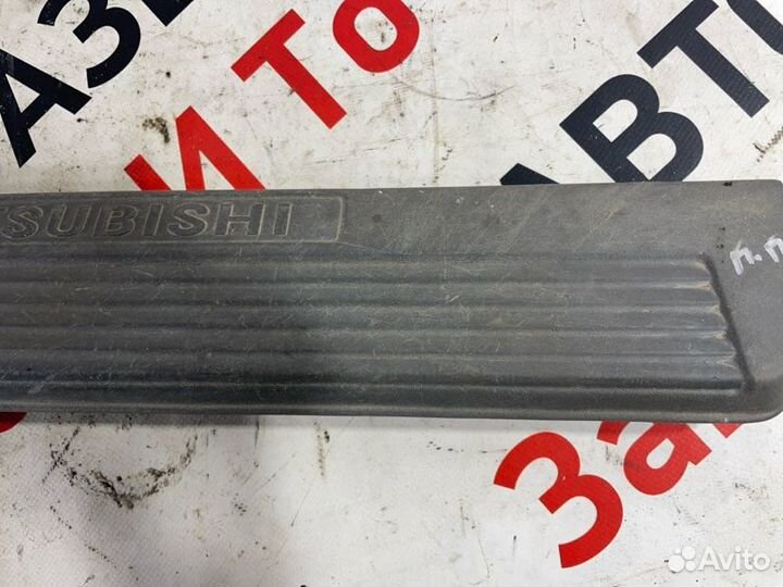 Накладка на порог салона передняя правая