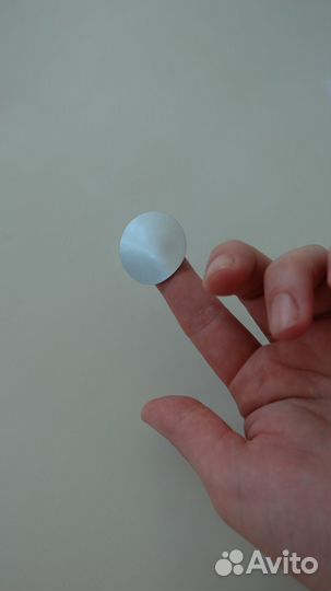 Круглые серебристые наклейки