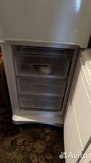 Холодильник indesit