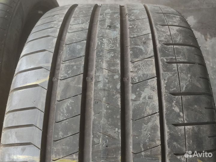 Pirelli P Zero 285/40 R22 и 325/35 R22