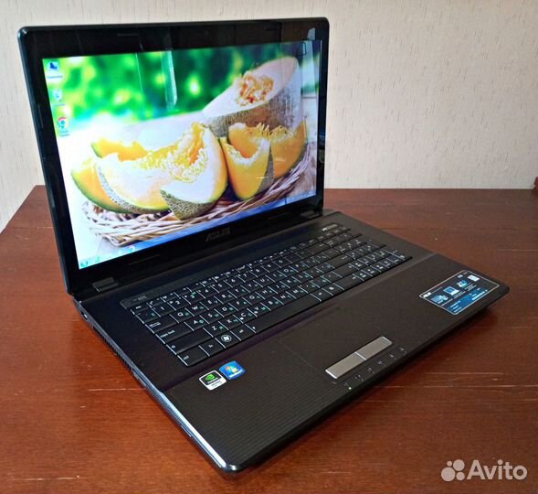 Asus K73S 17дюймов/core i5/4GB/320GB/geforcegt610m