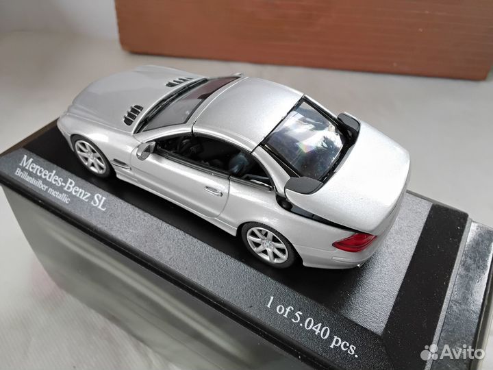 Модель автомобиля Mercedes-Benz SL (2001г.) 1/43