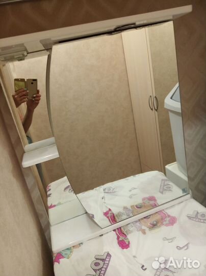 Шкаф с зеркалом в ванную