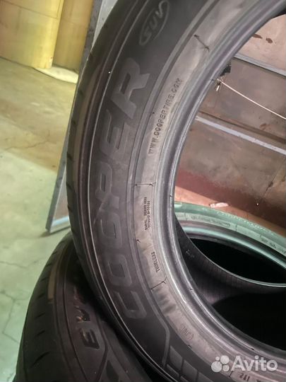 Cooper Evolution CTT 235/55