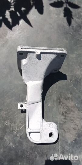 Кранштей мотора двигателя бмв