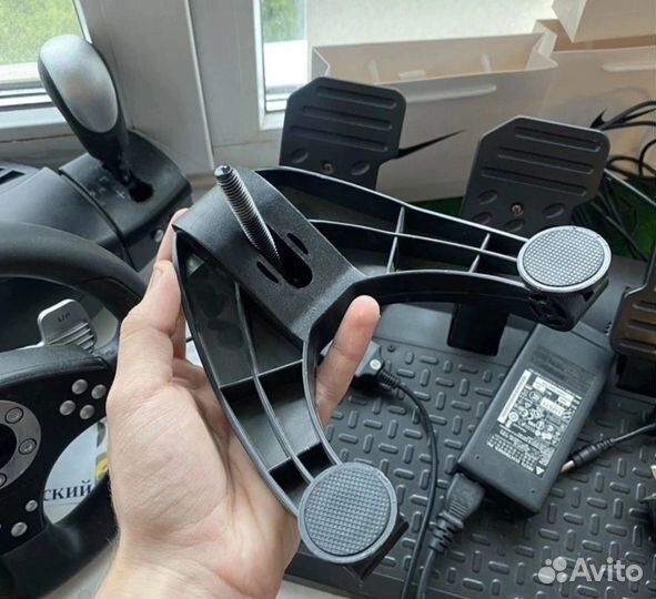 Игровой руль thrustmaster