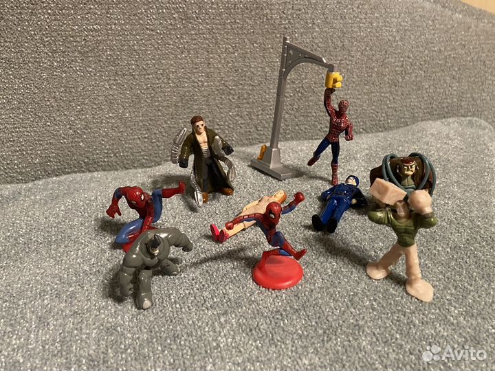 Фигурки из киндера Человек Паук marvel