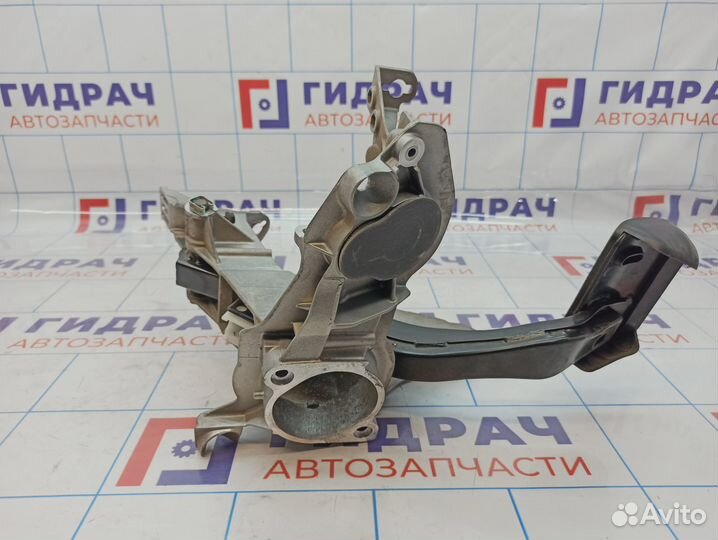 Педаль тормоза Audi A6 (С6) 4F1723140. Потертость