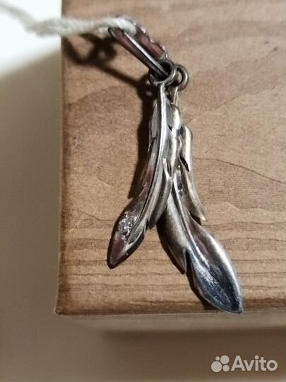 Серебряная подвеска с этикеткой