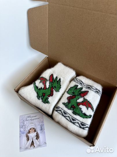Подарочный набор варежки и носки с драконом 2024