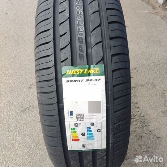 Westlake SA37 215/55 R18 99V