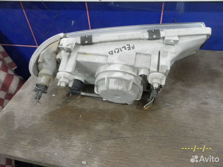 Фара передняя левая Skoda Felicia 1