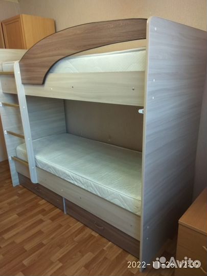 Двухъярусная кровать бу с матрасами