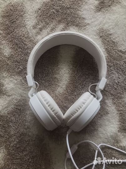 Проводные наушники с микрофоном