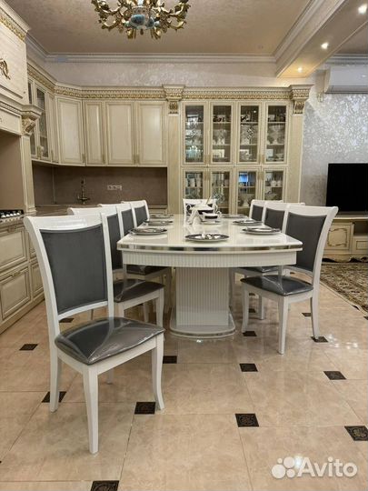 Кухонный стол и стулья новые