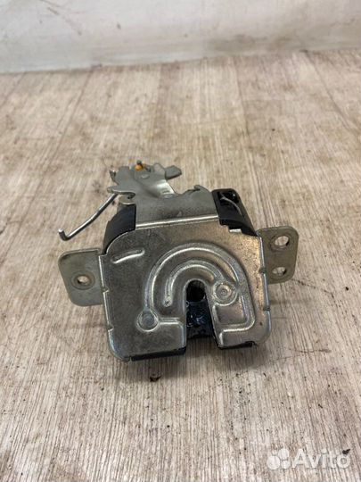 Замок багажника Mitsubishi Colt Z32A 3A91 2005