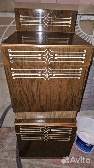 Продаётся. Две односпальные кровати и тумбочки