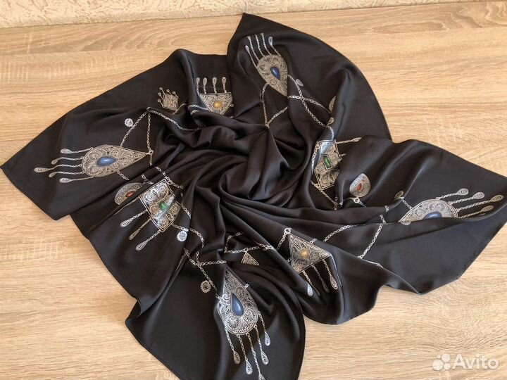 Платок расписанный вручную, из ткани армани шелк