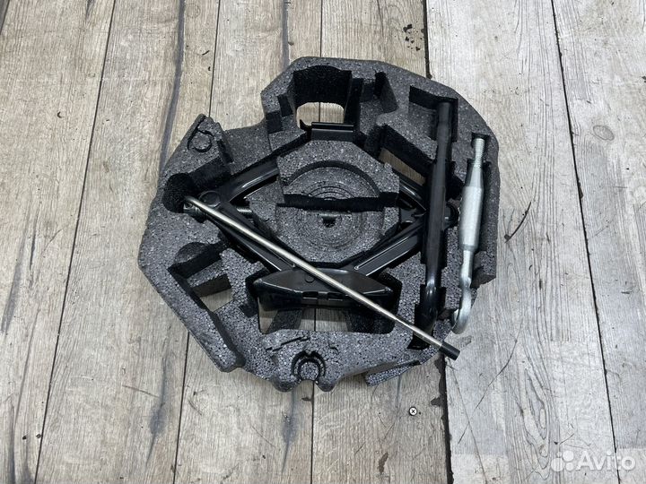 Домкрат Volvo Xc90 L A4