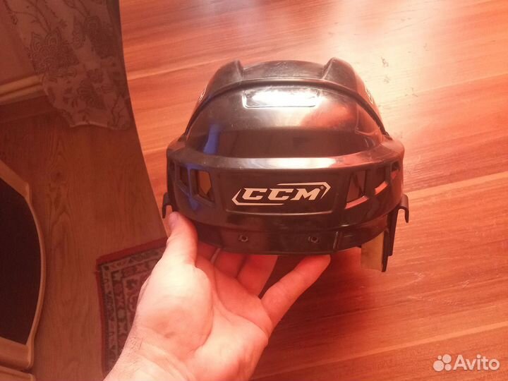 Хоккейный шлем