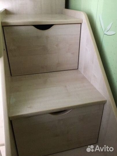 Двухъярусная кровать с двумя встроенными шкафами