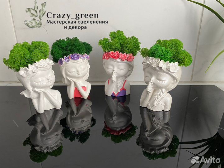 Кашпо девочки со стабилизированным мхом