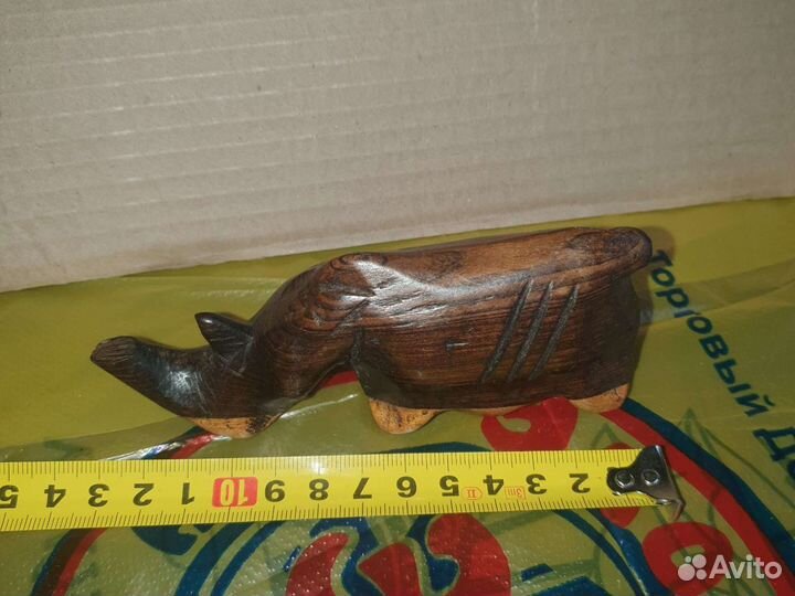 Сувенирный носорог