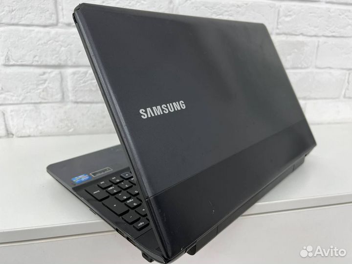 Ноутбук Samsung Np300e5x