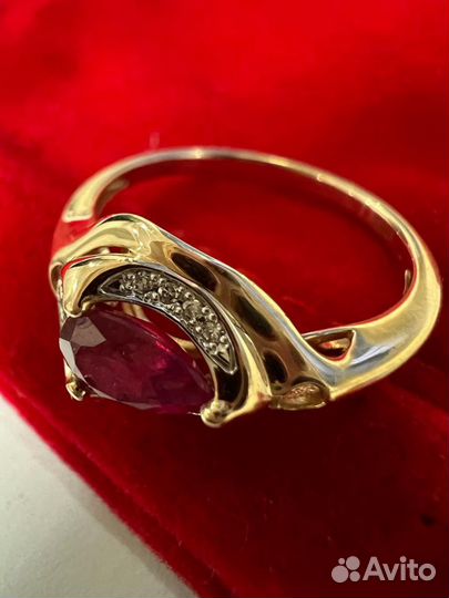 Золотое кольцо с бриллиантами и природным рубином