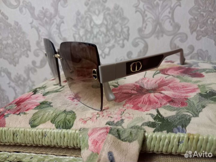 Солнцезащитные очки женские