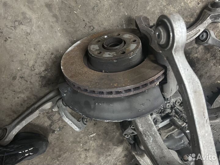 Правый и левый поворотный кулак Ауди а 6 c 6 ц 6