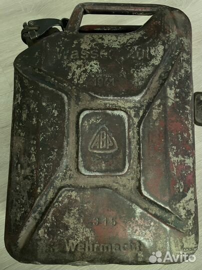 Детали от газ 21 и канистра 41 года