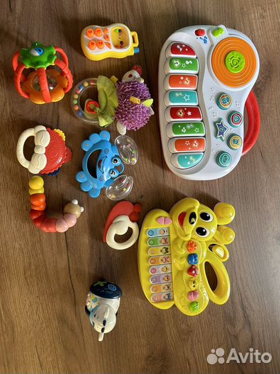 Погремушки и музыкальное пианино пакетом