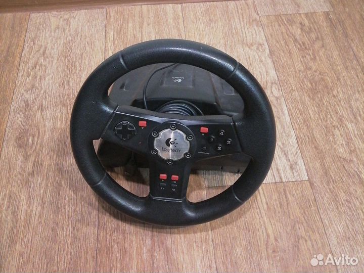 Игровой руль Logitech